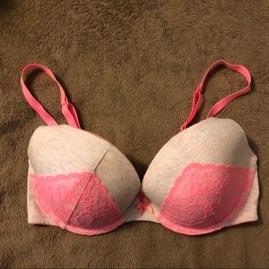 Victoria’s Secret plunge bra barely worn
